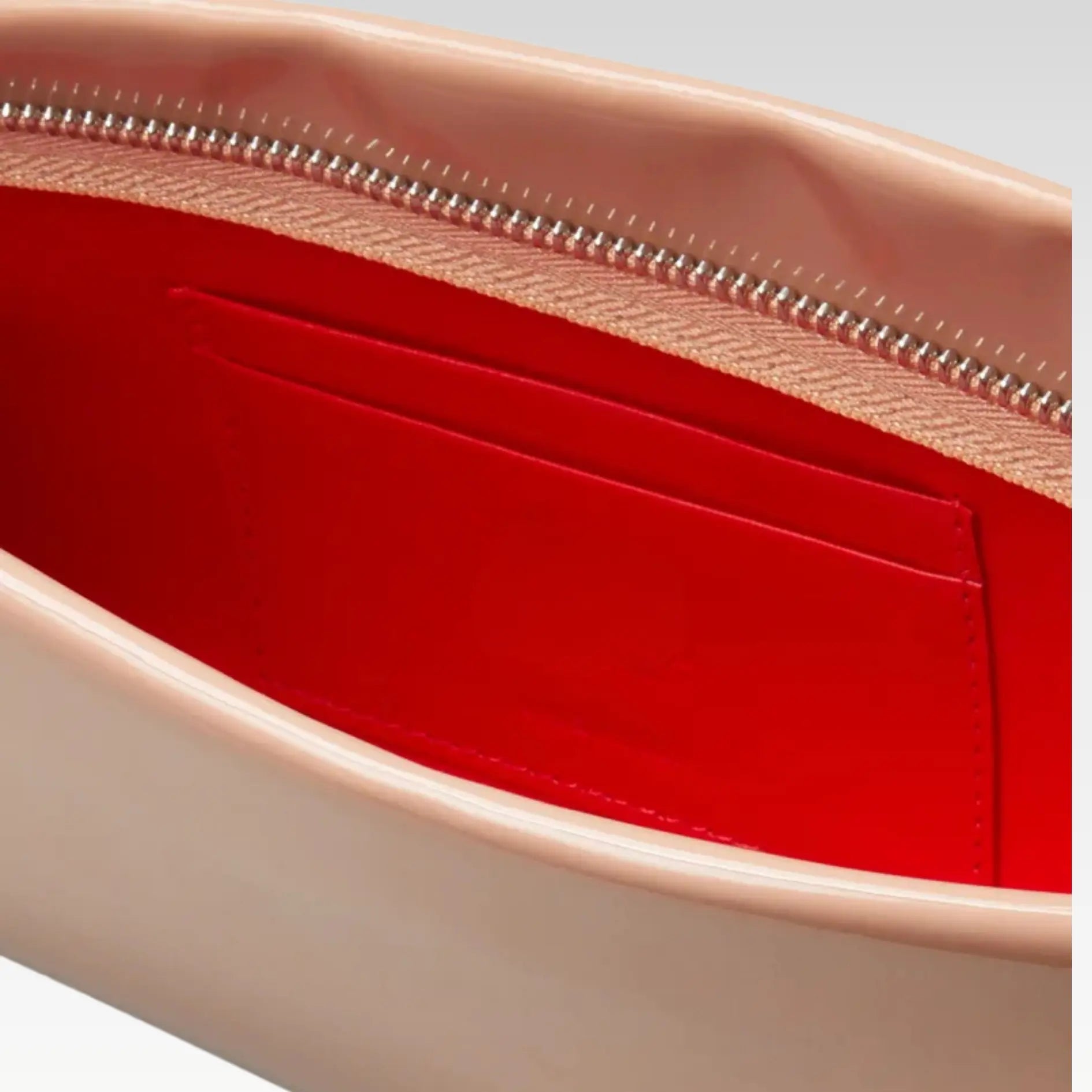 Loubitwist Clutch in Patent Leather