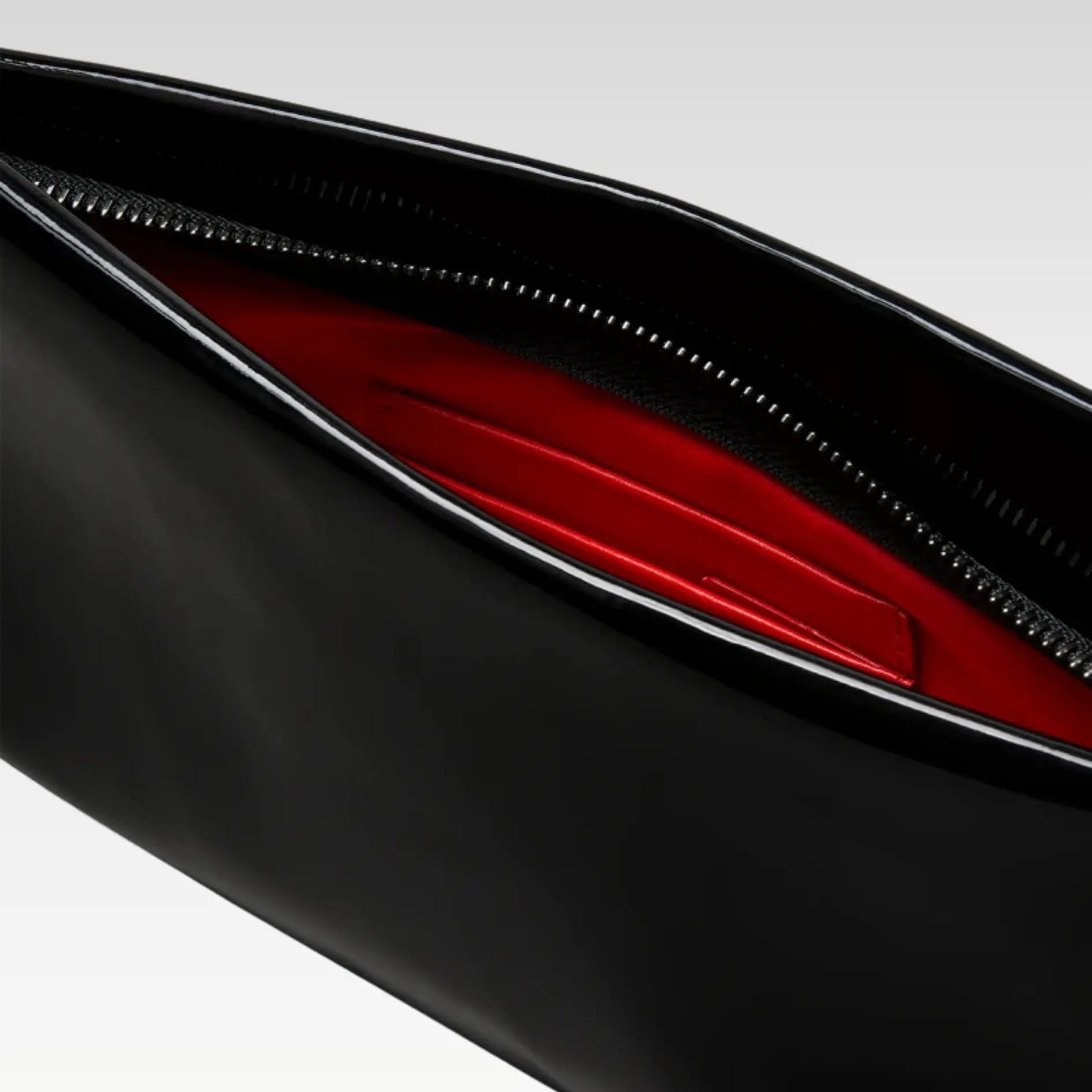 Loubitwist Clutch in Patent Leather