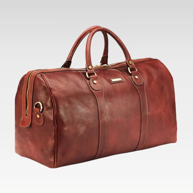 Front profile of the Stratos Wanderer leather duffel featuring dual handles and an adjustable shoulder strap
