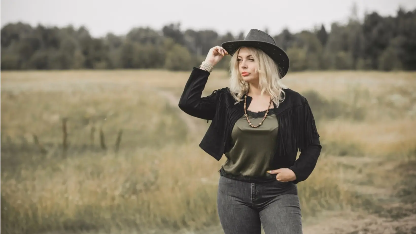 casual fit with leather jacket